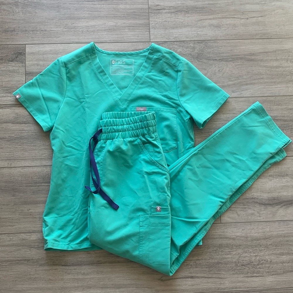 Figs surgical green scrubs